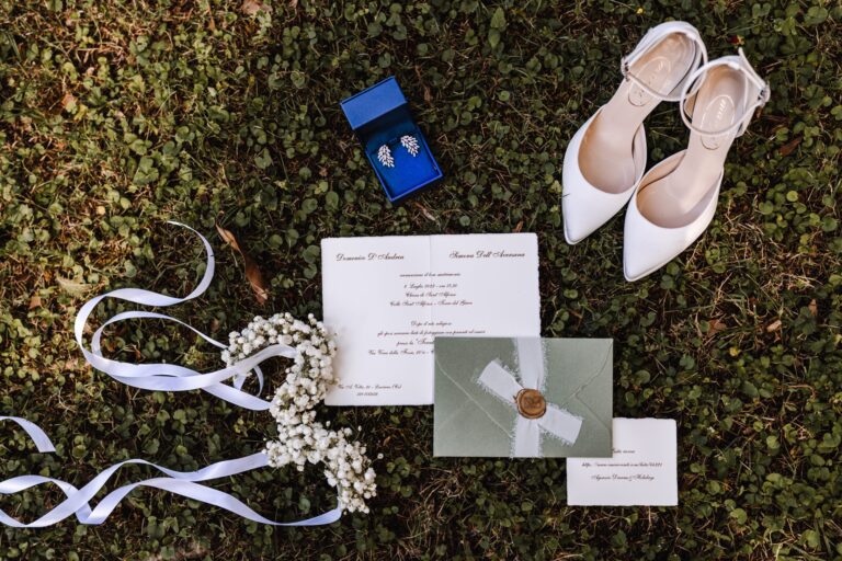 The invitation suite, the shoes, the ring box, Meissa Eventi
