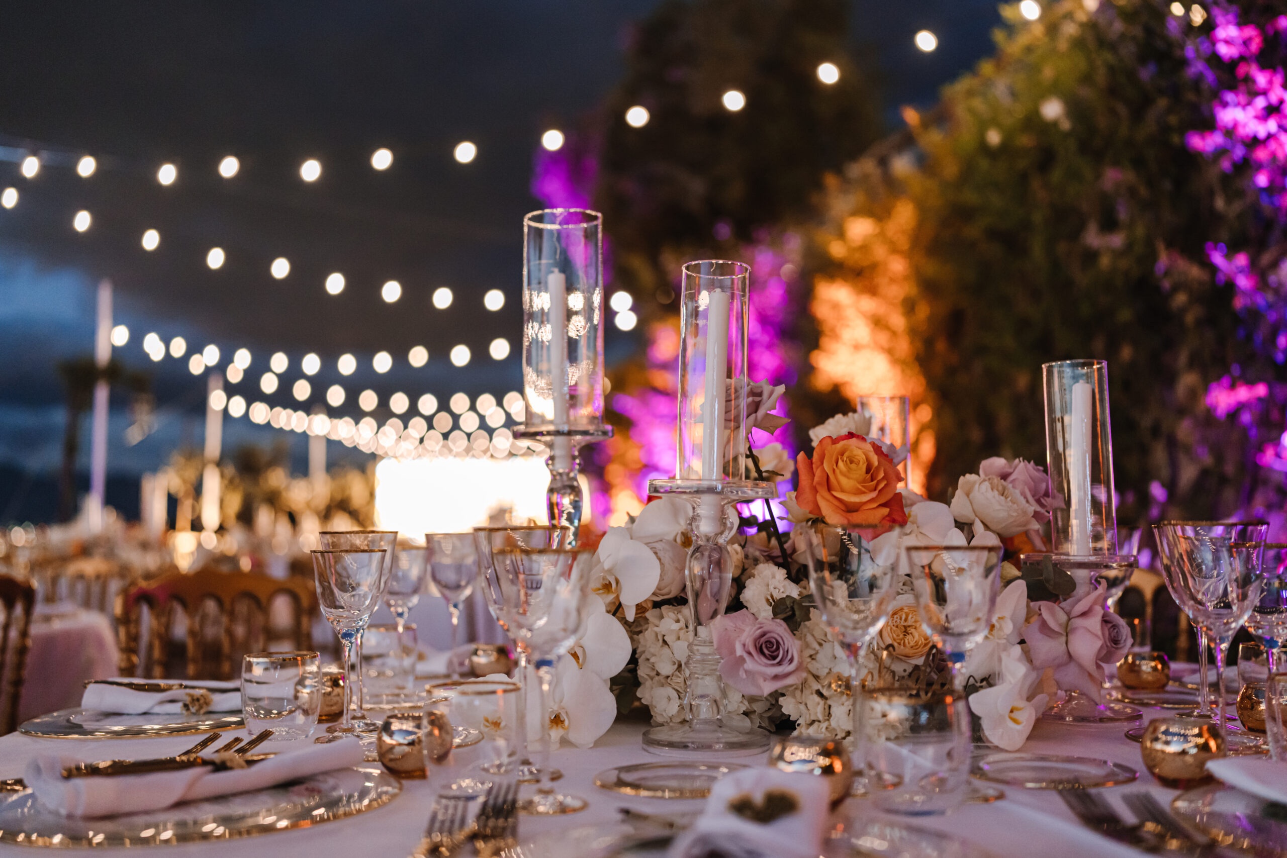 White orchids, peach roses, gold-rimmed glass, Meissa Eventi