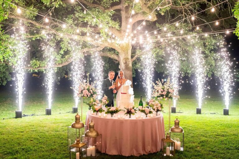The cake cut between sparkler fountains under a tree, Mirko Zago, Sparkling Weddings and Events