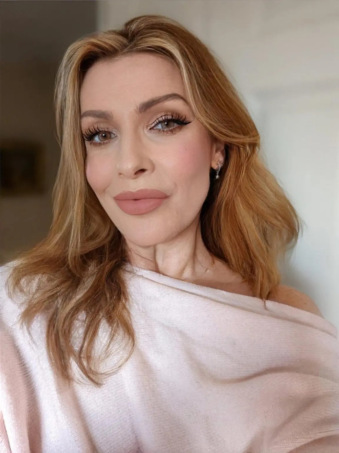 Mirna Conway, wedding make-up artist