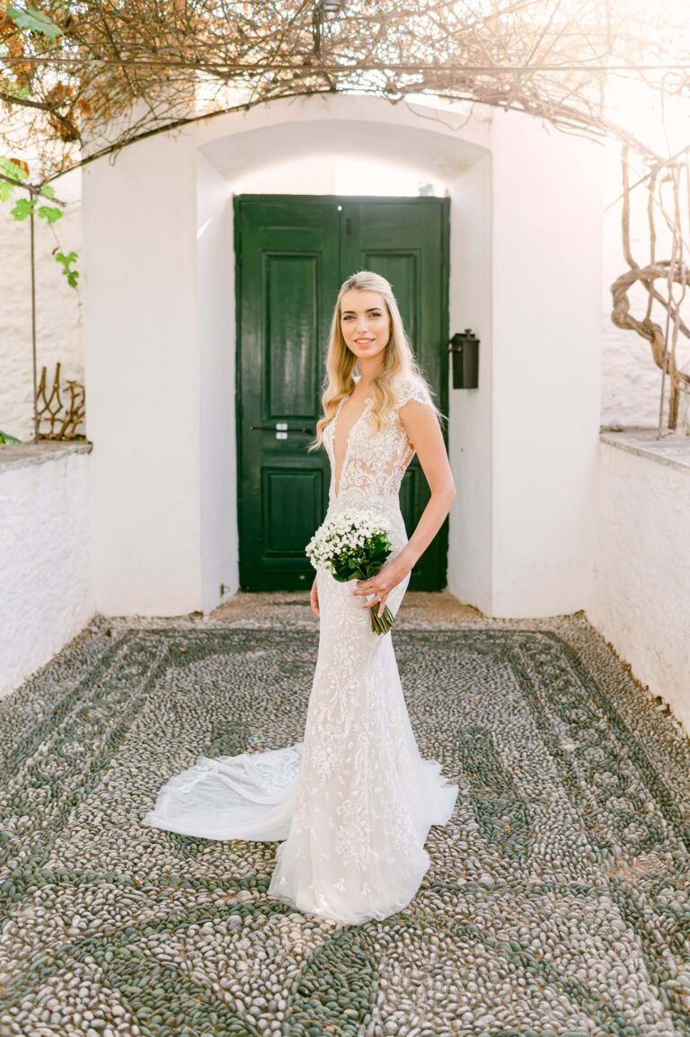 A bride at a green painted door in Spetses, Mitheo Events
