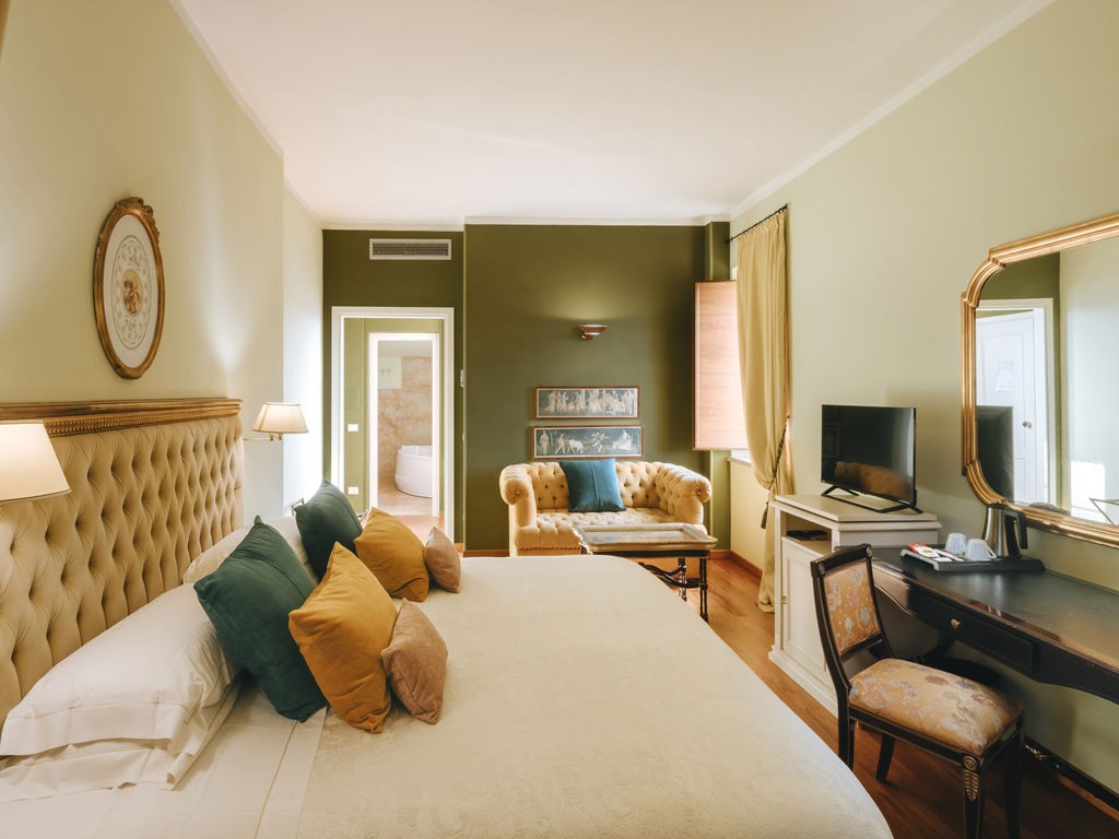 Junior Suite with Terrace and Valley View, photograph 1