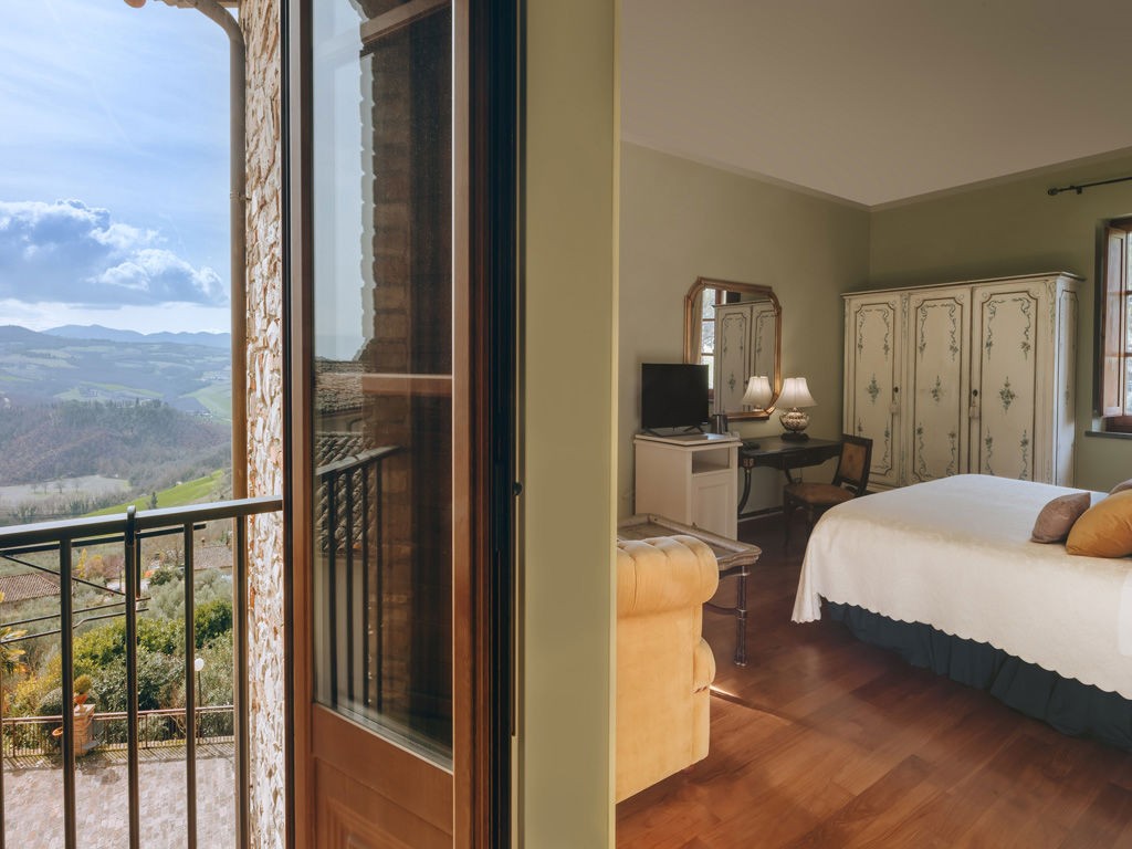 Junior Suite with Terrace and Valley View, photograph 2