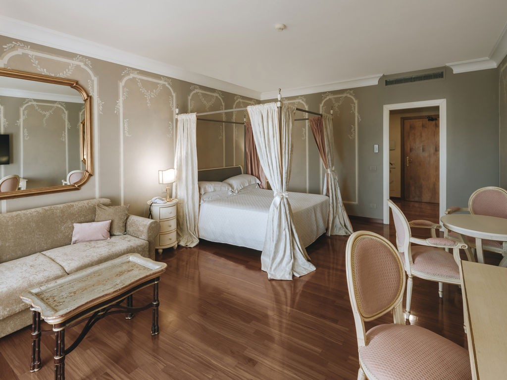 Suite with Terrace and Valley View, photograph 1
