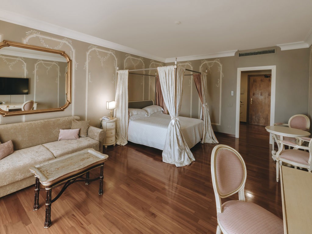 Suite with Terrace and Valley View, photograph 3
