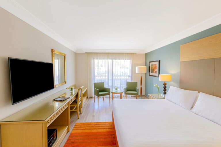 King bed with desk, television and courtyard-facing windows, Mövenpick Resort Petra