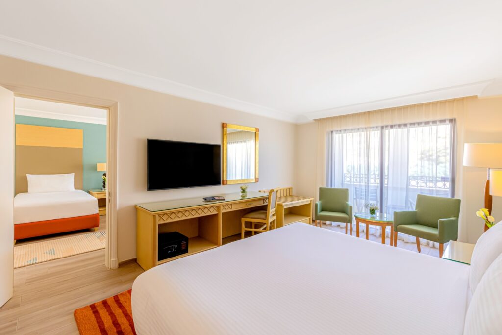 Family connecting room