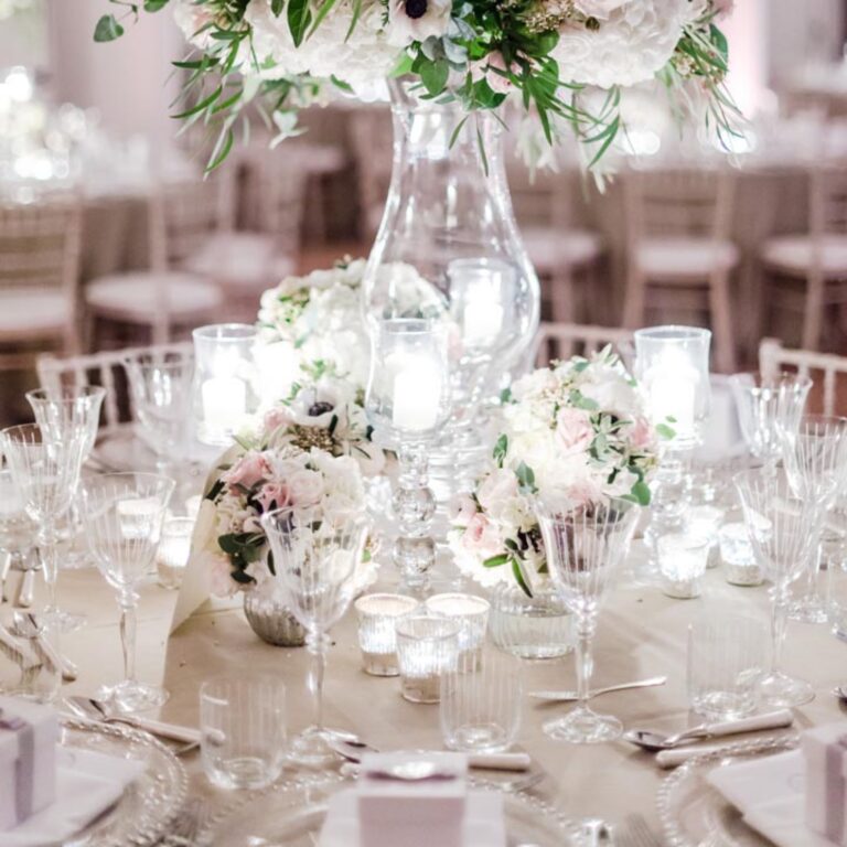 A round dinner table with white flowers at a Niemierko wedding at One Marylebone