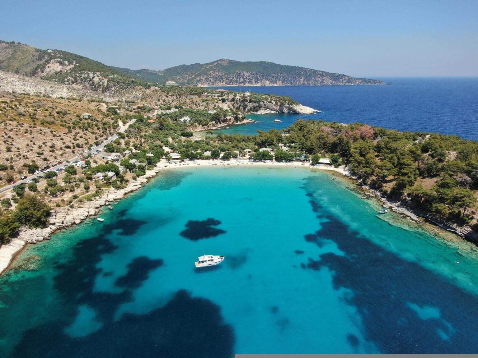 An aerial view of a turquoise bay, Nunta pe Plaja