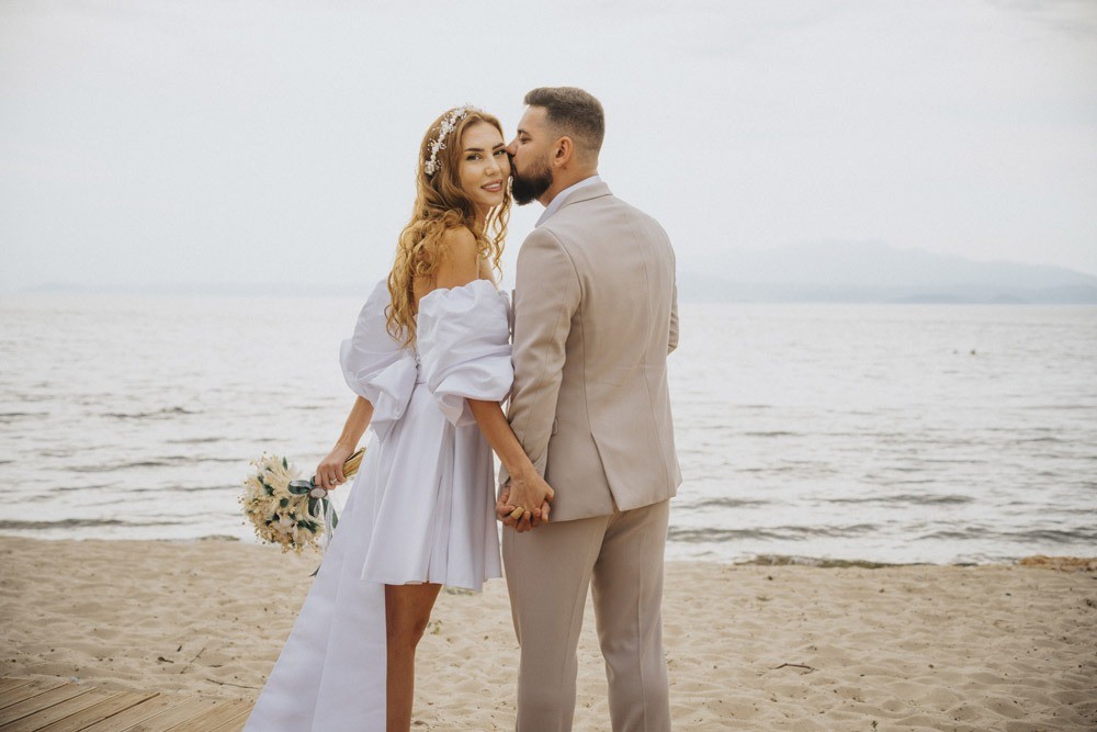 A couple on the beach at their wedding, Nunta pe Plaja
