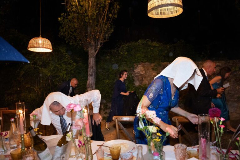 Guests covering their heads with napkins as a sudden storm breaks over dinner, Ordine della Giarrettiera