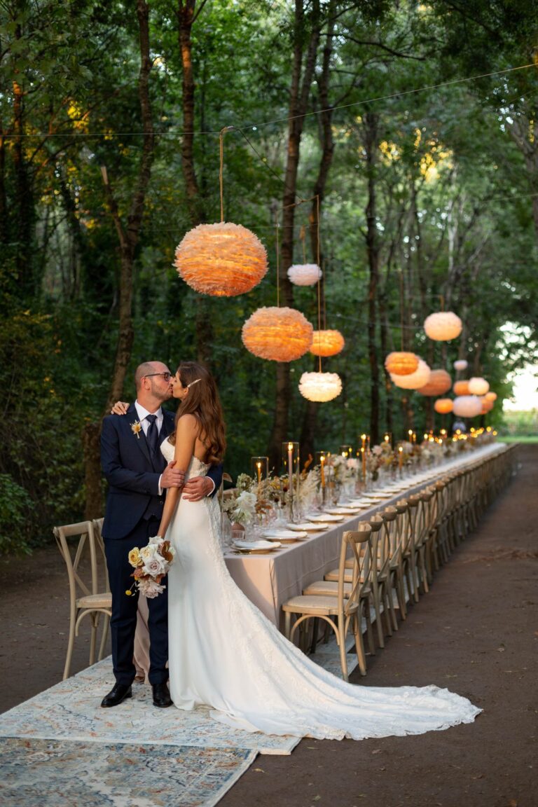 The couple beside the imperial table and paper lanterns in the woods of Convento dell'Annunciata, Medole, Ordine della Giarrettiera