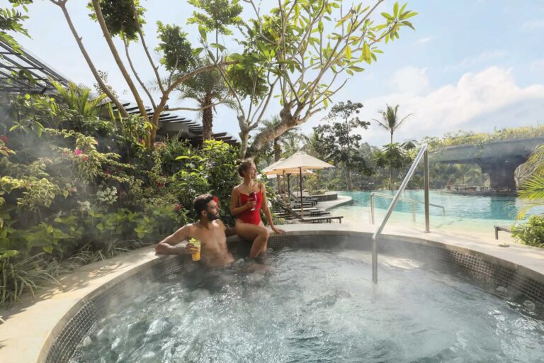 Heated whirlpool beside the infinity pool, Padma Resort Ubud