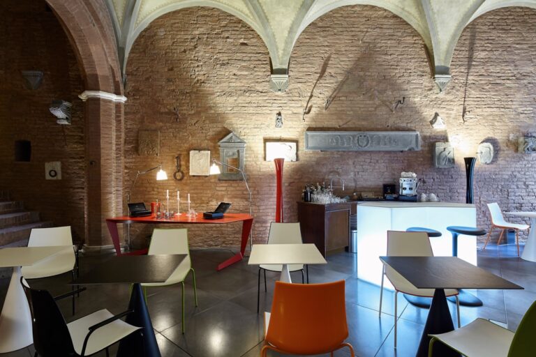 A brick-vaulted breakfast bar with contemporary design furniture, Palazzetto Rosso