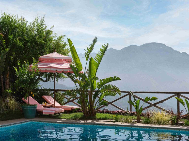 Swimming pool with sun loungers and a view of the mountains, Palazzo Avino