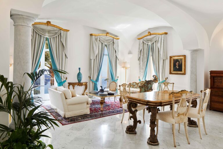 Orizzonte Suite living room with antiques, Palazzo Avino