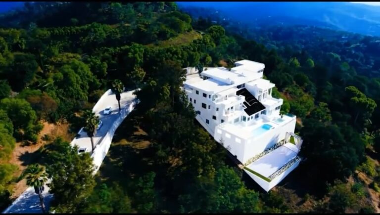 The mansion among the Beverly Hills hillside trees, Palazzo Beverly Hills