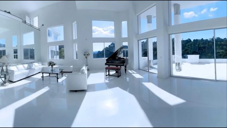 The main salon with a grand piano, Palazzo Beverly Hills