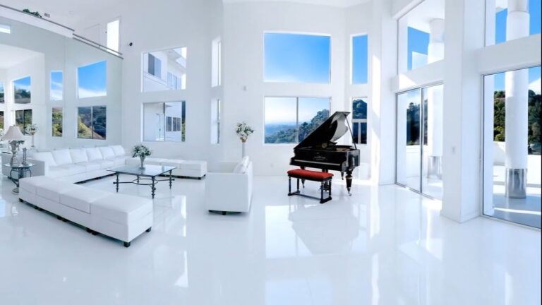 The white salon and grand piano, Palazzo Beverly Hills