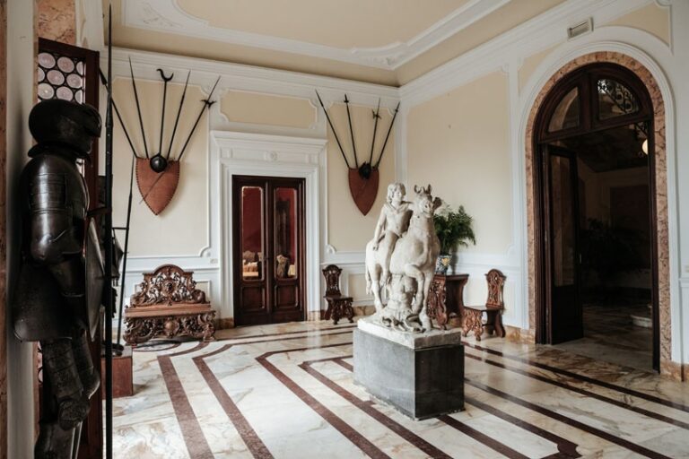 The entrance hall in marble stripe, a suit of armour by the door, a sculpture in the middle of it, Paolo Cicognani Weddings & Events