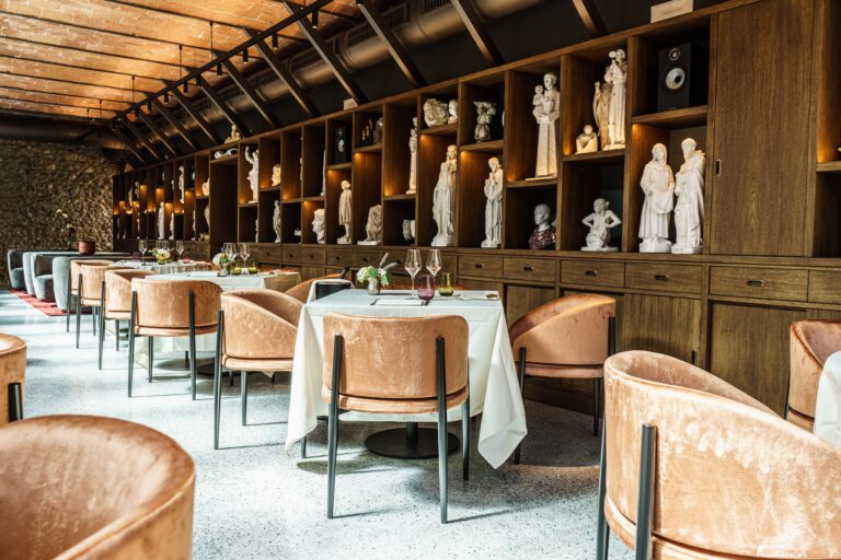 Nel Giardino Restaurant, Classical Busts on Every Shelf, Paradis Pietrasanta