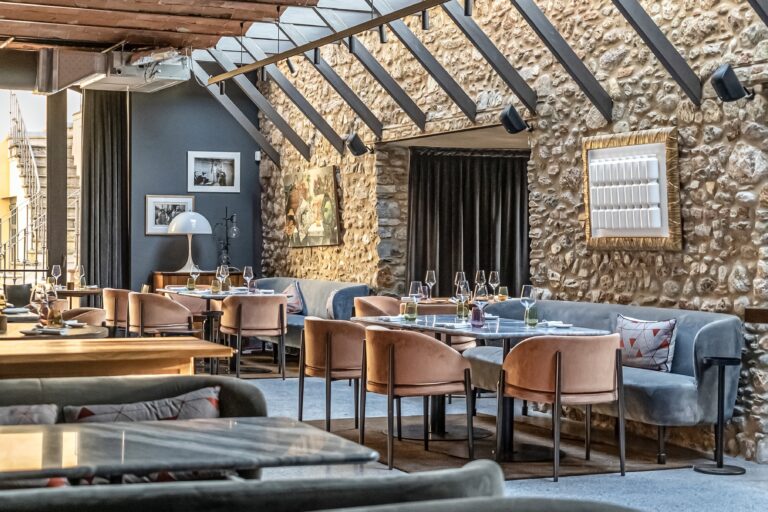 Restaurant Dining Room, Stone Walls and Exposed Beams, Paradis Pietrasanta