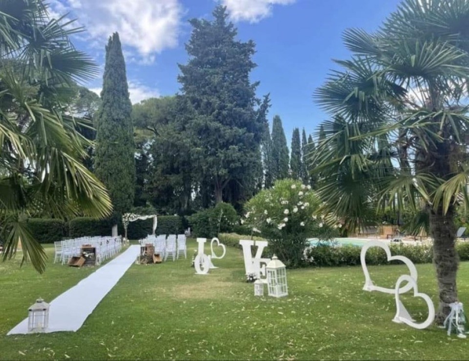 A garden ceremony set out on the lawn, Parco dei Cavalieri