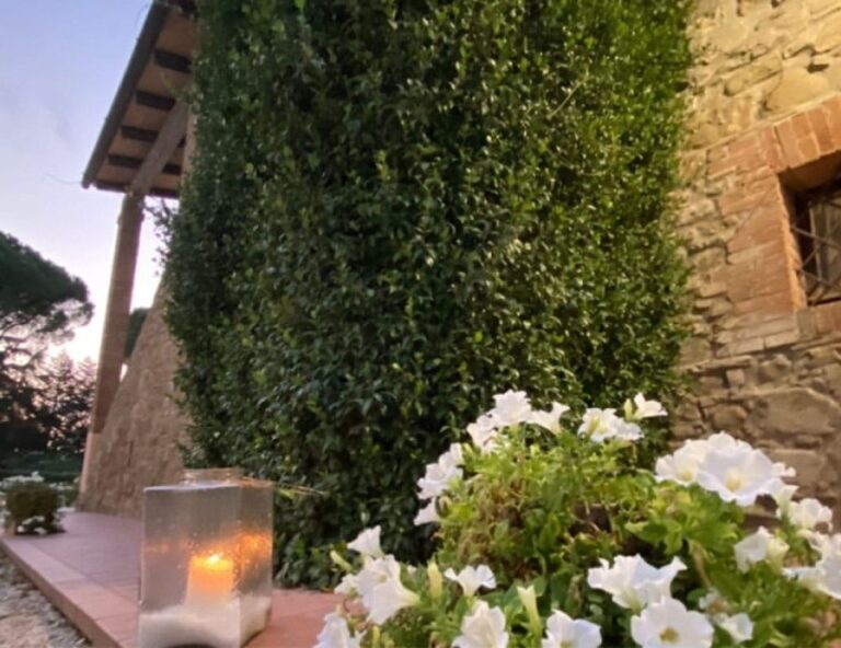Flowers at the villa entrance, Parco dei Cavalieri