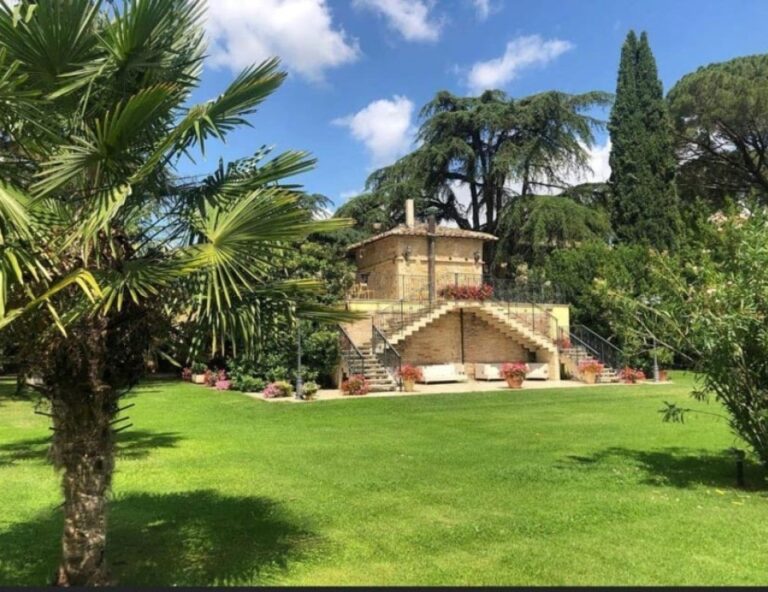 The lawn and garden pavilion, Parco dei Cavalieri