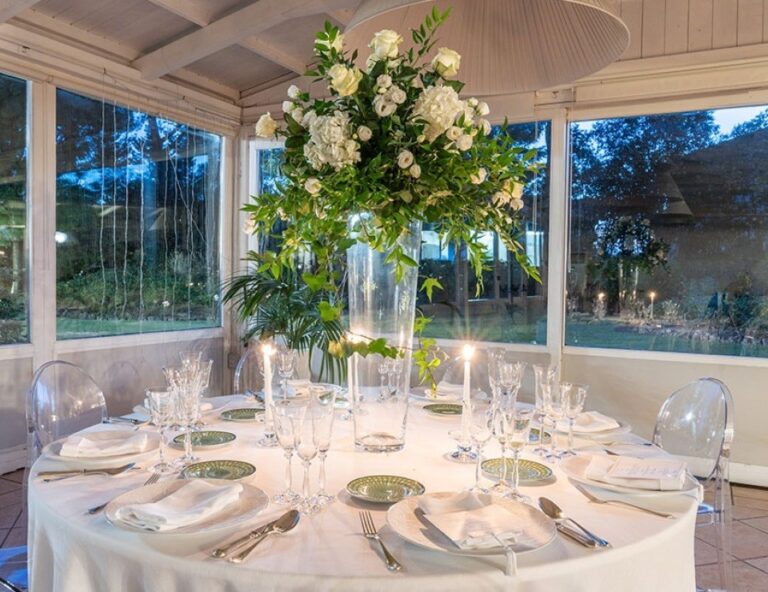 Floral centrepiece in the banquet hall, Parco dei Cavalieri