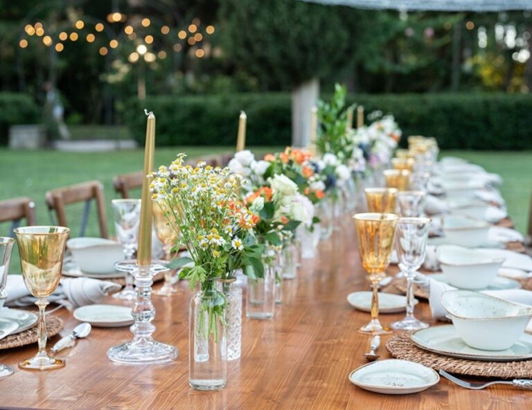 A long table laid in the garden, Parco dei Cavalieri