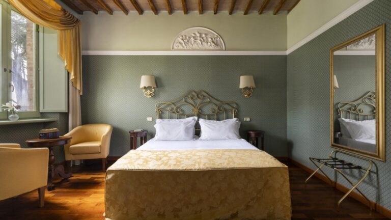 The Standard room, bedroom, Parco dei Cavalieri
