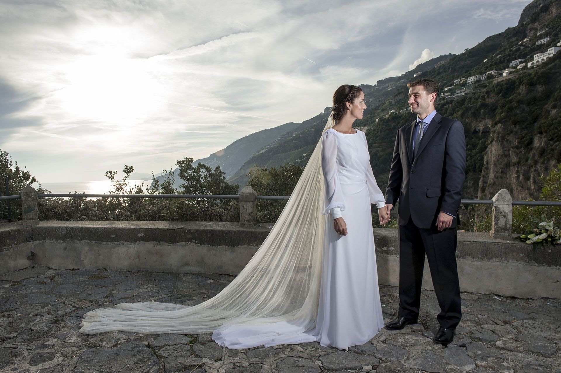 On a terrace above the coast, the veil run out along the parapet, Ramona Avitabile Wedding Planner