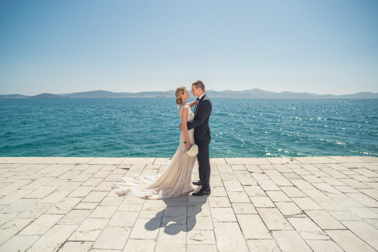 Couple on the Zadar waterfront, Reflexion Studio