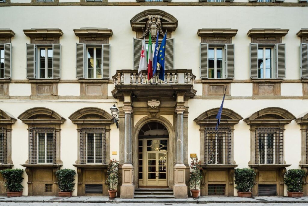 A noble palazzo opposite Santa Croce
