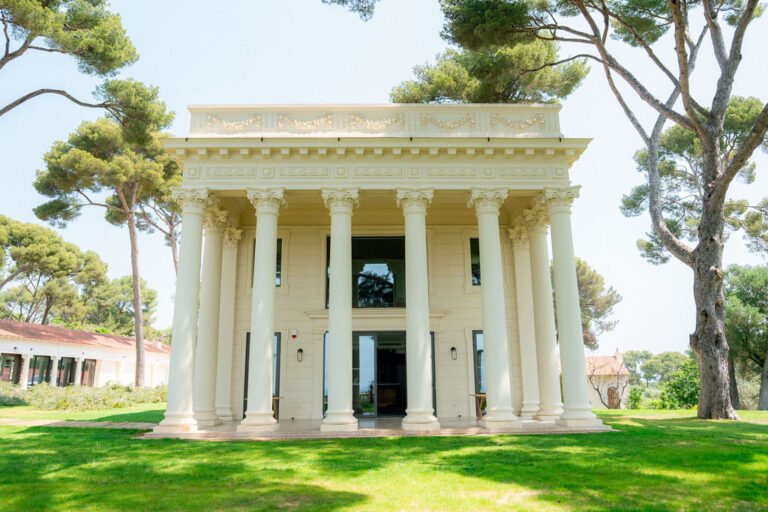 Le Temple, the columned pavilion at La Corniche, Rocabella