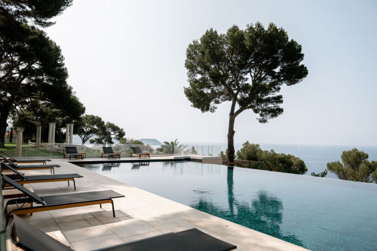 The infinity pool facing the sea, Rocabella