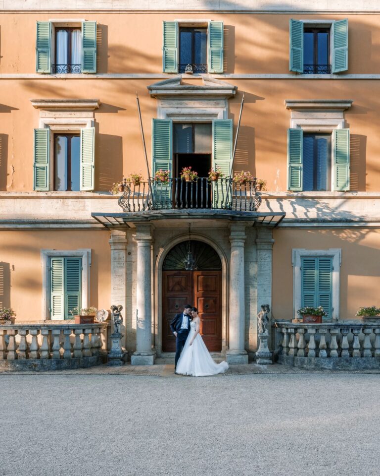 The couple at the villa's front door beneath green shutters, Torre di Pila, Rocco Daniele Photography