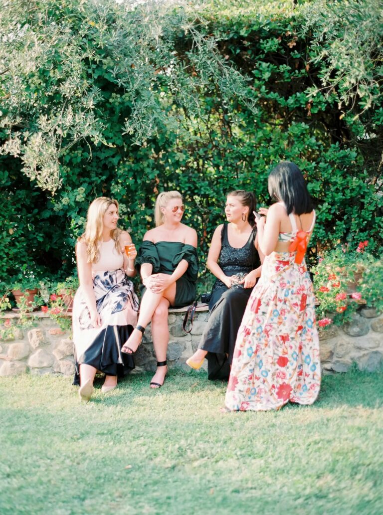 Guests talking in the garden at Villa Il Poggiale, Rocco Daniele Photography