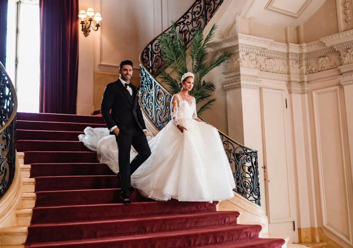 A Couple on the Heart-Shaped Staircase, Rosecliff