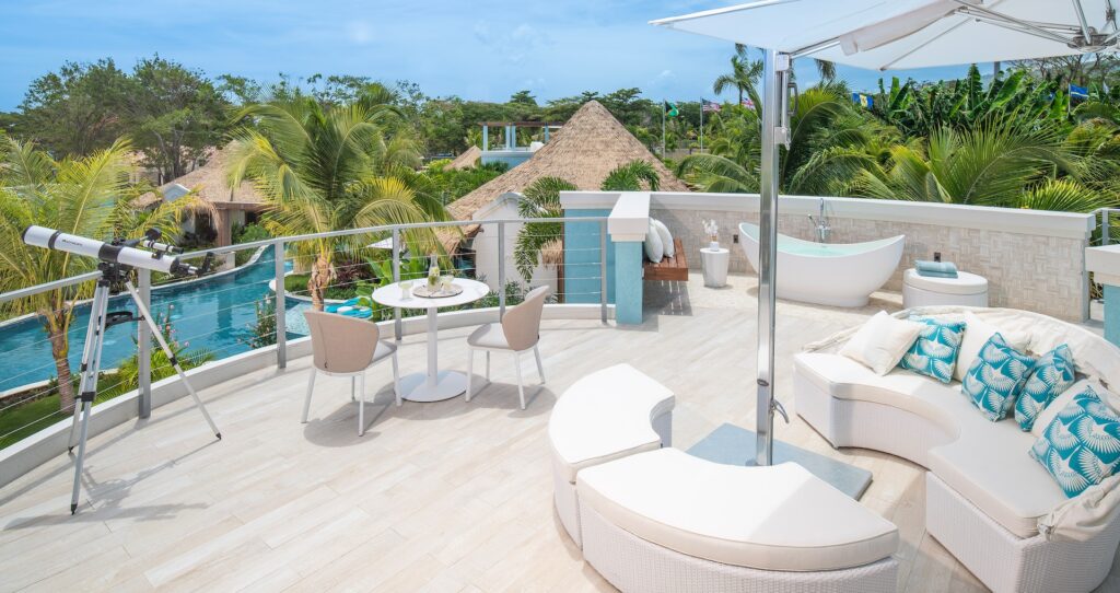 Beachfront Skypool Suite