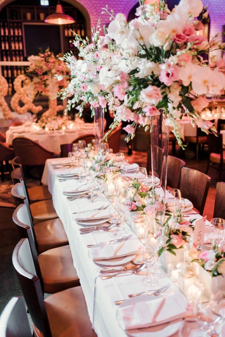 Floral table centrepiece in a Berlin restaurant, Sarah Linow
