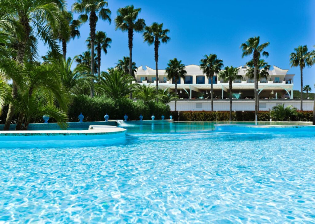 The reflecting pool and the palms by day, Savoy Hotel & Spa