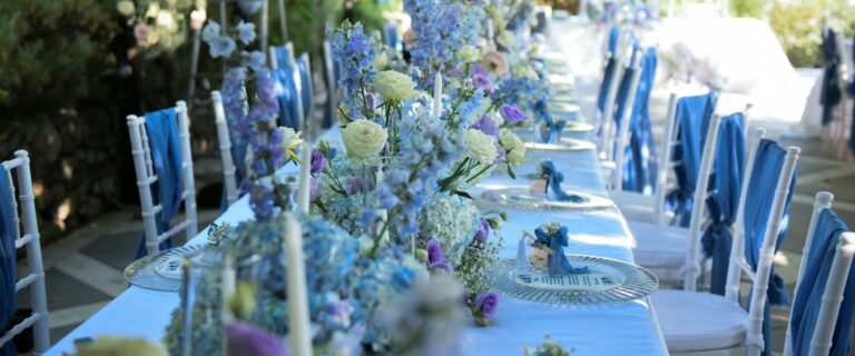 Say Yes In Italy: A long reception table in blue and green