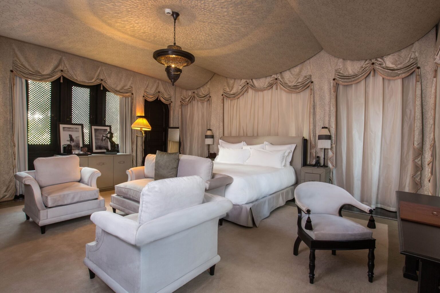The Villa Selman bedroom