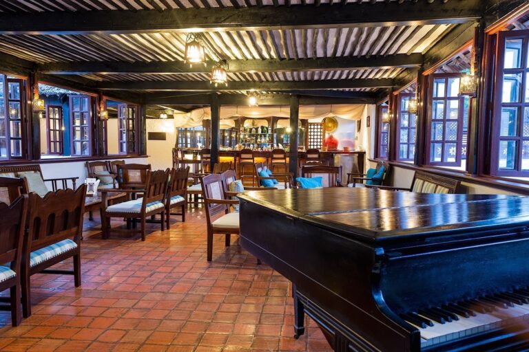 Nyota Bar and Terrace, Serena Beach Resort & Spa