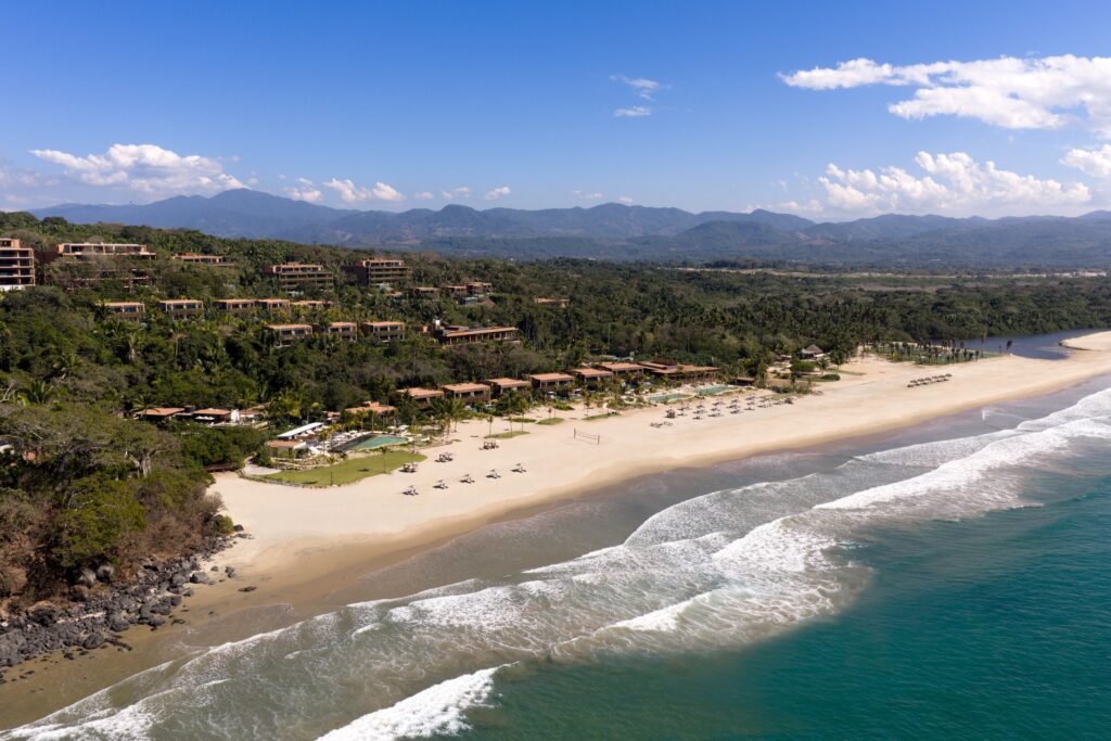 A reserve between mountains and sea