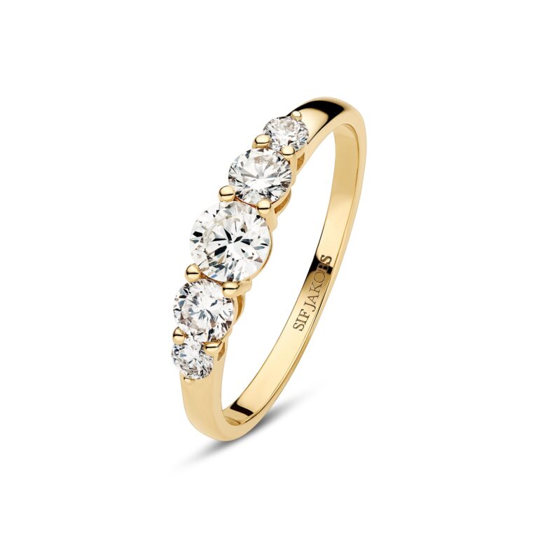 Three-stone diamond ring in 14 karat yellow gold, Sif Jakobs