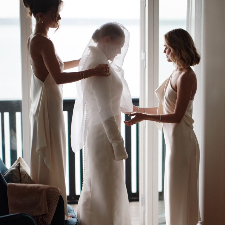 A bride is helped into her veil on the morning of the wedding, Sif Jakobs