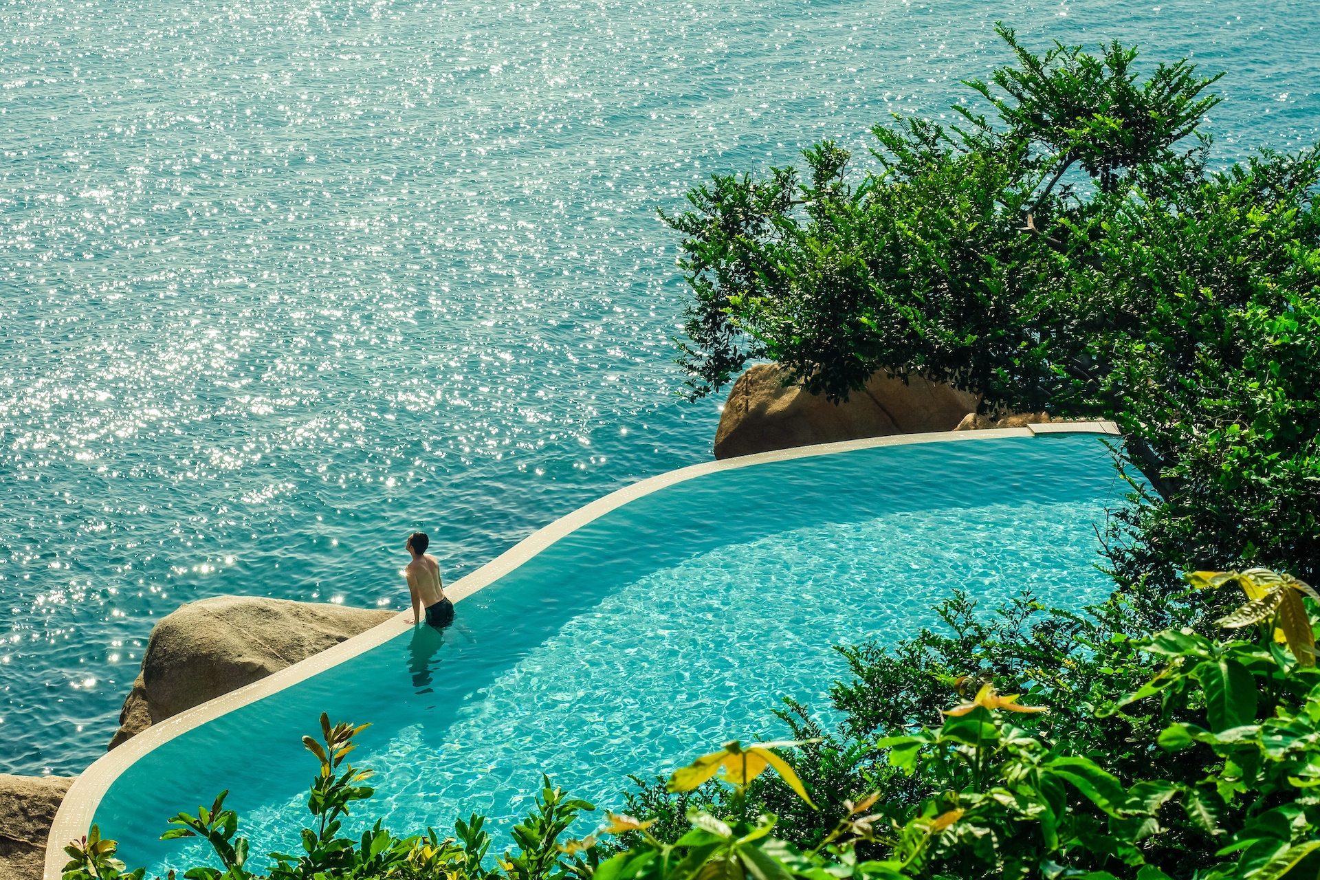 Infinity-edged pool on the cliff above the sea at Laem Nan, Silavadee Pool Spa Resort